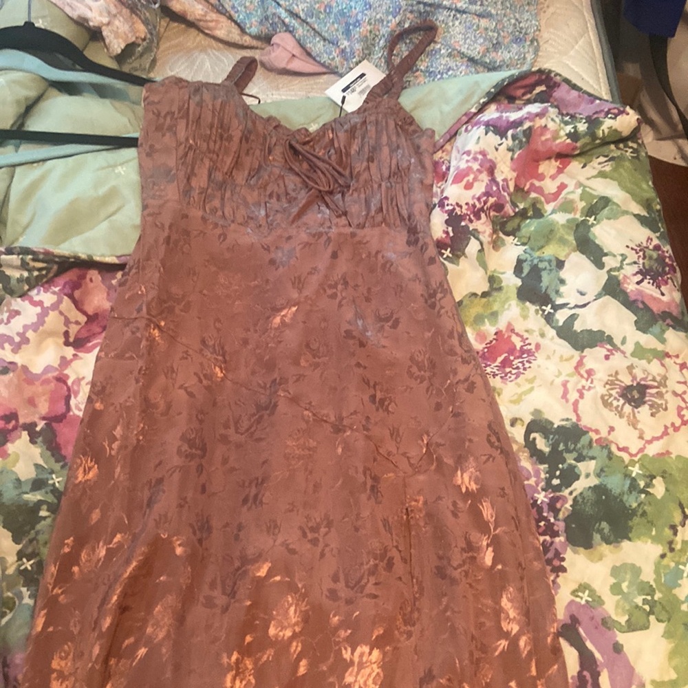 Dress with slit. Floral